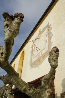 Die Sonnenuhr an der Südseite